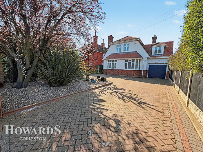 4 Bedroom Detached House For Sale In Lowestoft Road, Gorleston, NR31