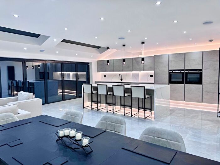 5 Bedroom Semi Detached House For Sale In Helena Road, London, NW10