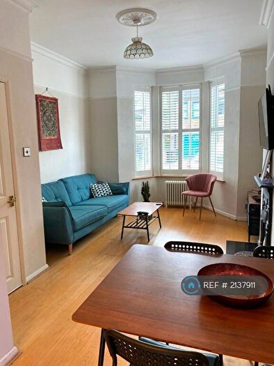 2 Bedroom Flat To Rent In Leytonstone, London, E11