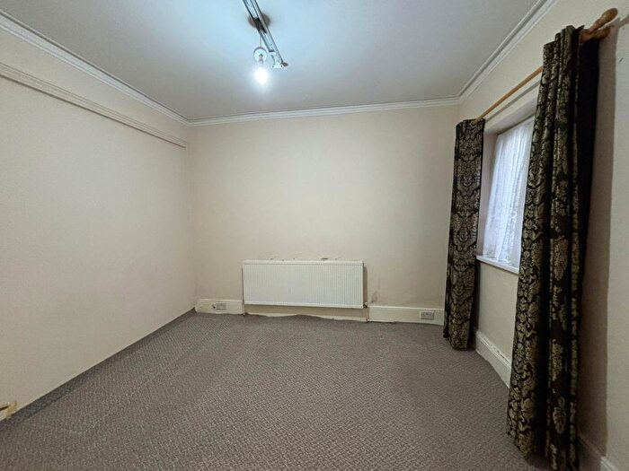 2 Bedroom Flat To Rent In Park Avenue, Barking, IG11