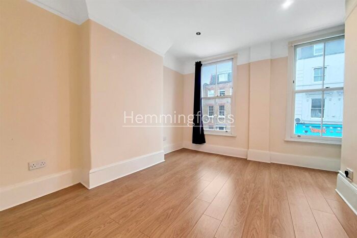 3 Bedroom Maisonette To Rent In Hoxton Street, London, N1