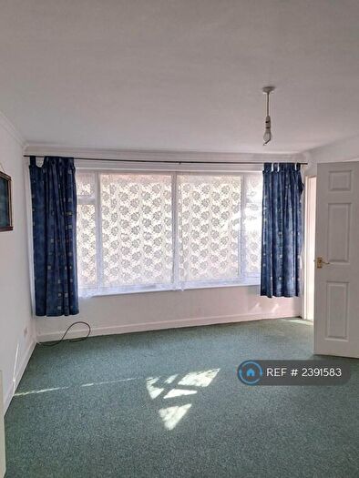 1 Bedroom Flat To Rent In Glaston House, Street, BA16