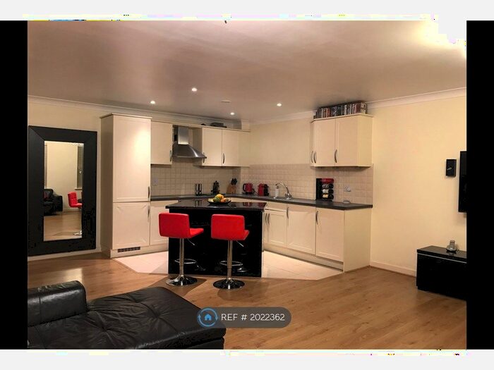 2 Bedroom Flat To Rent In Oak Tree Court, South Sutton, SM2