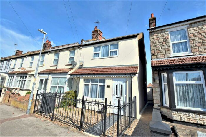 2 Bedroom End Of Terrace House To Rent In Oxford Crescent, Clacton-On-Sea, CO15