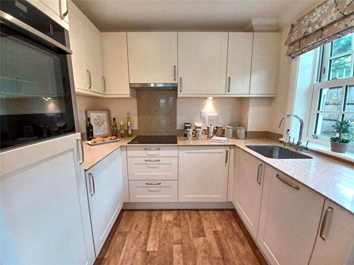 1 Bedroom Apartment To Rent In Dukes Ride, Crowthorne, Berkshire, RG45