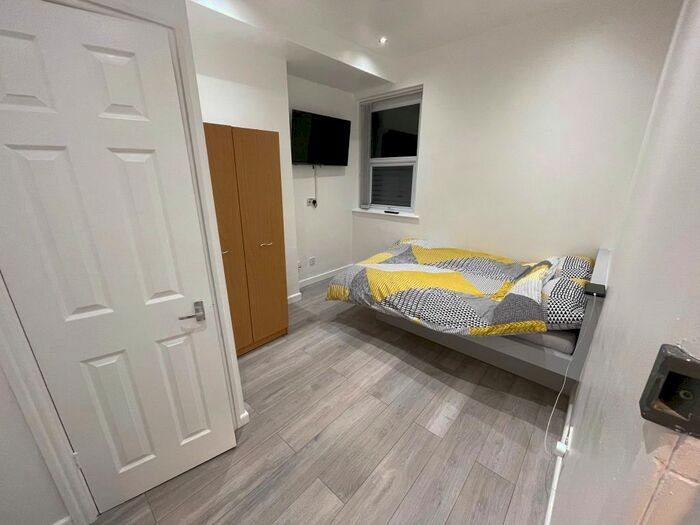 2 Bedroom Flat To Rent In Malefant Street, Cardiff, CF24