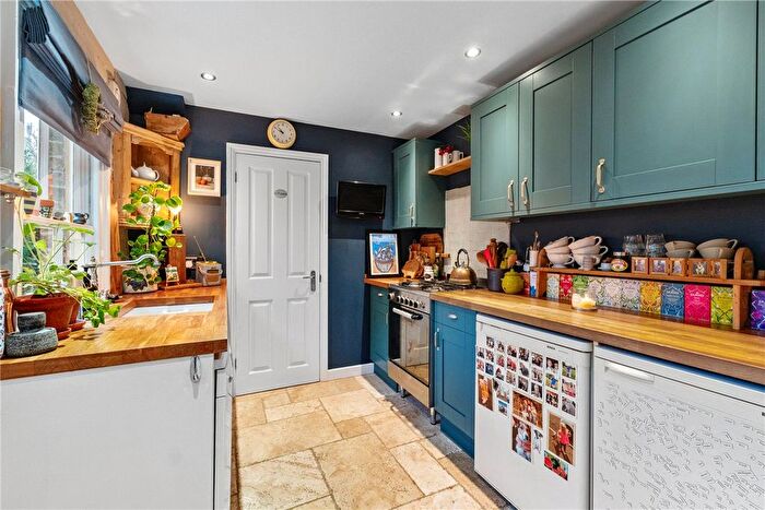 2 Bedroom Semi-Detached House For Sale In Selwyn Road, Cambridge, CB3
