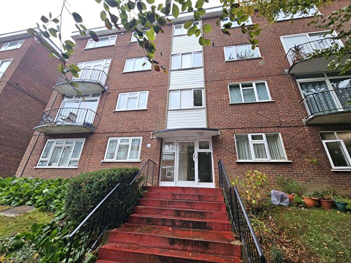 2 Bedroom Flat To Rent In The Larches, LU2