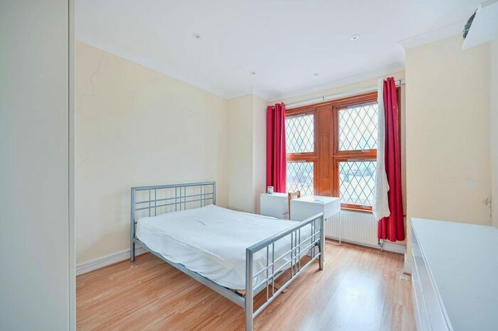 2 Bedroom Flat To Rent In Bollo Lane, Acton Green, London, W4