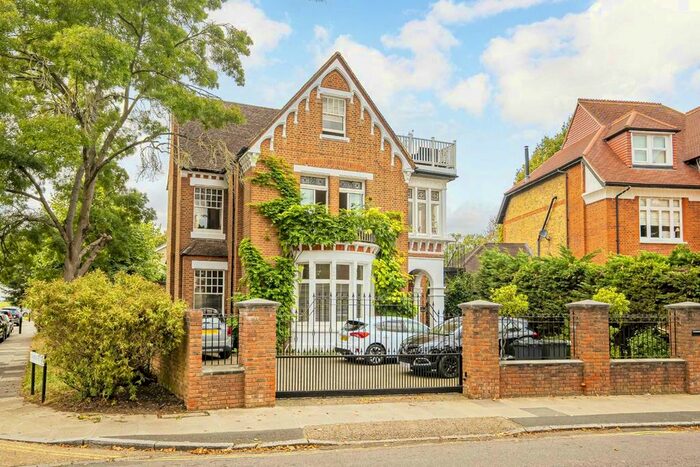 2 Bedroom Flat To Rent In Strawberry Hill Road, Twickenham, TW1