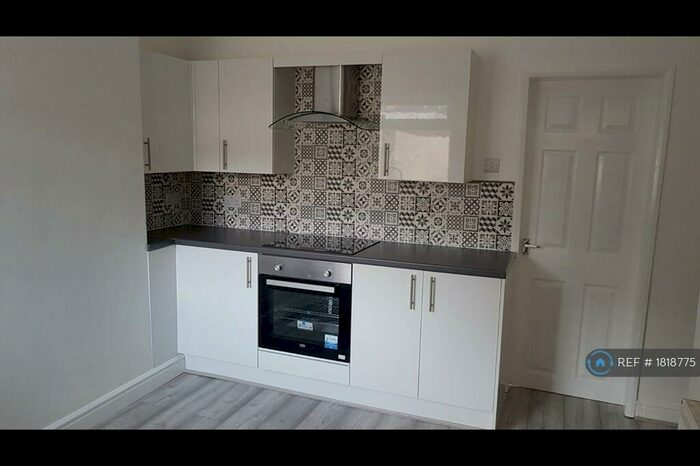 2 Bedroom Terraced House To Rent In Barnsley Street, Hull, HU8