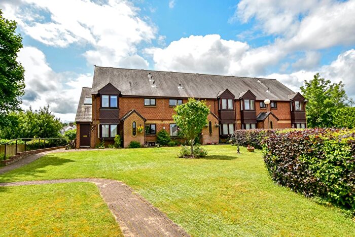 2 Bedroom Property For Sale In The Crescent, Abbots Langley, WD5