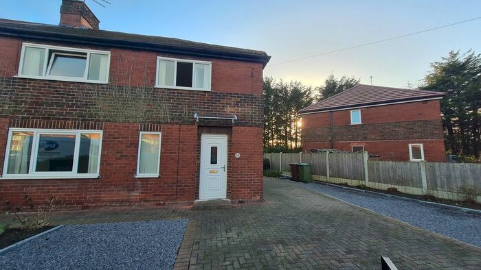 4 Bedroom Semi-Detached House To Rent In Westwood Road, Castleford, WF10