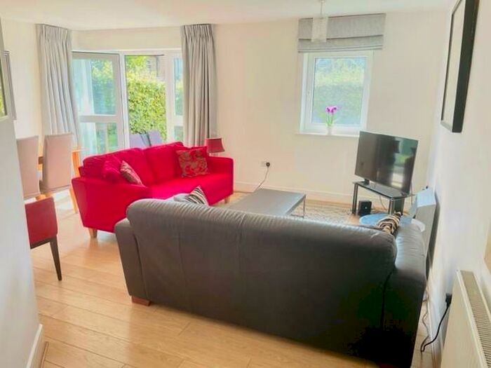 2 Bedroom Apartment To Rent In Windsor, Berkshire, SL4