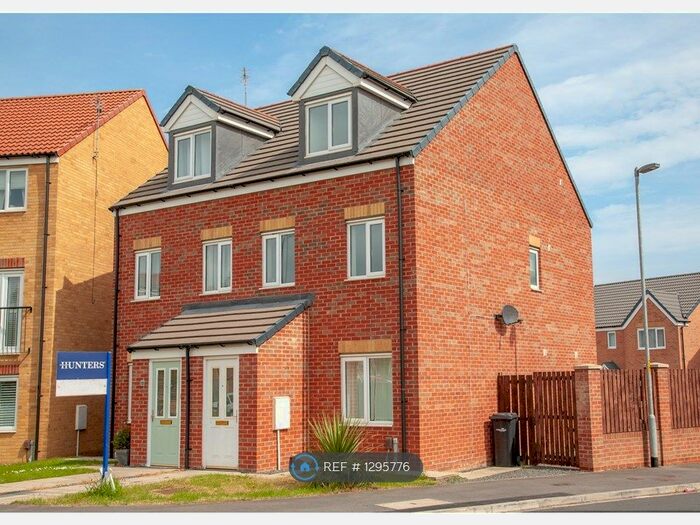 3 Bedroom Semi-Detached House To Rent In Oval View, Middlesbrough TS4
