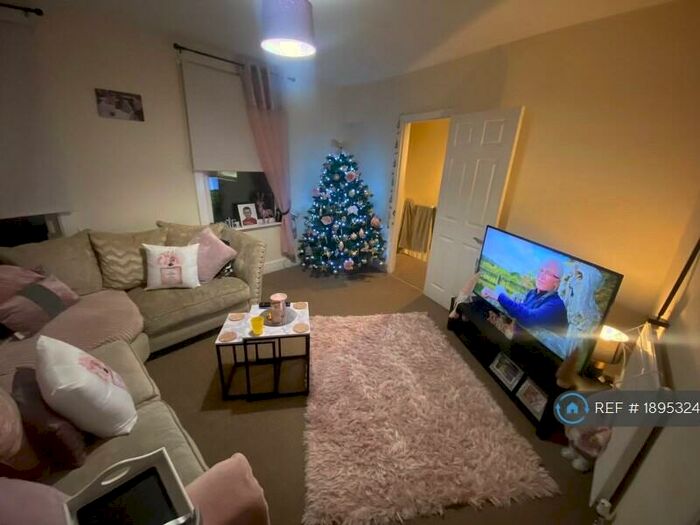 2 Bedroom Flat To Rent In Exeter Road, Surrey, CR0