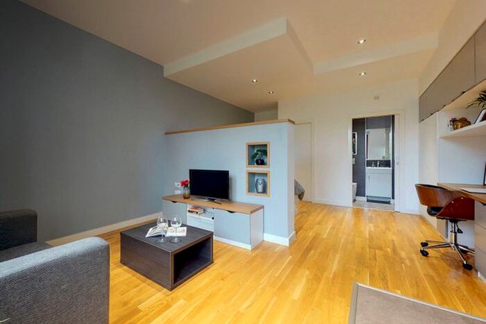 Studio To Rent In Wade Lane, Leeds, West Yorkshire, LS2