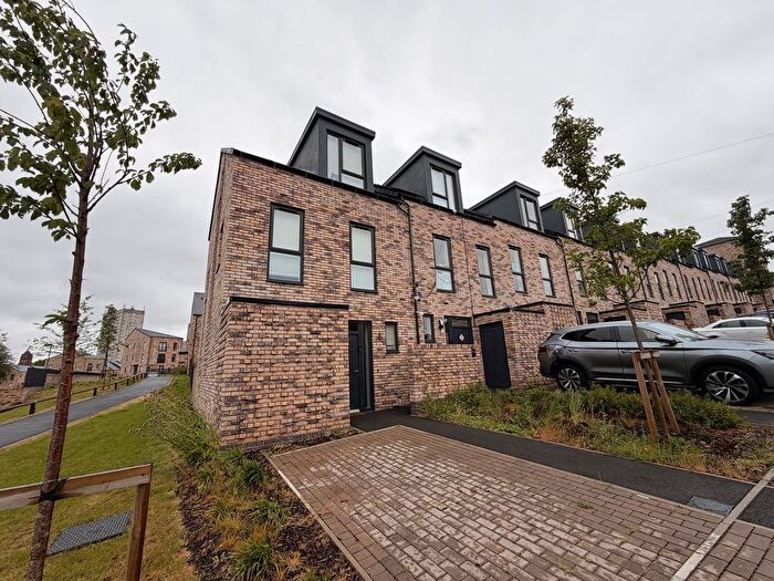 3 Bedroom End Of Terrace House To Rent In Balsall Heath Road, Balsall Heath, B12