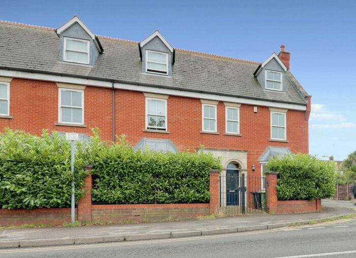 4 Bedroom End Of Terrace House To Rent In Spa Road, Hockley, SS5