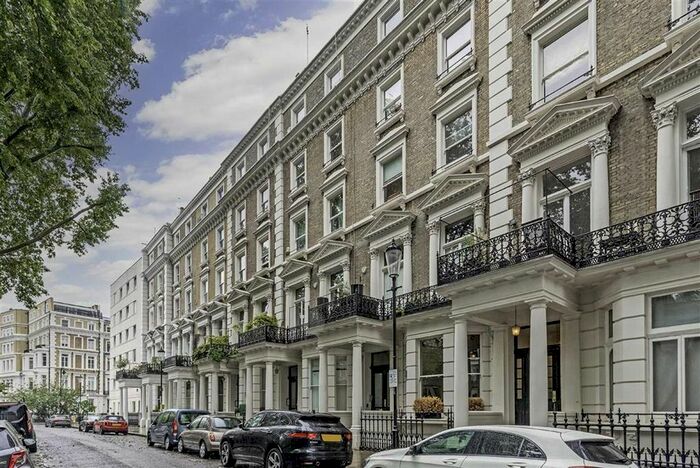 2 Bedroom Flat To Rent In Courtfield Gardens, London, SW5