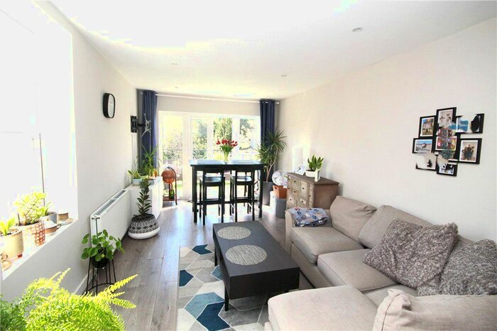 2 Bedroom Flat To Rent In Birchanger Road, South Norwood, London, SE25