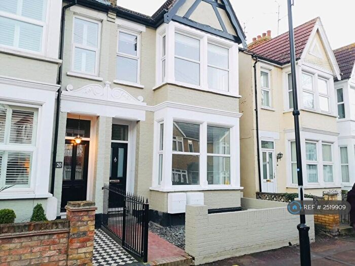 1 Bedroom Flat To Rent In Pall Mall, Leigh-On-Sea, SS9