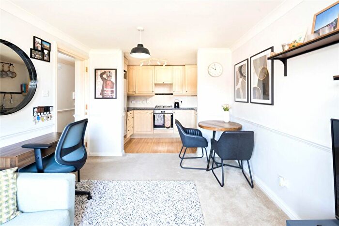 1 Bedroom Flat For Sale In Mile End Road, Stepney, London, E1