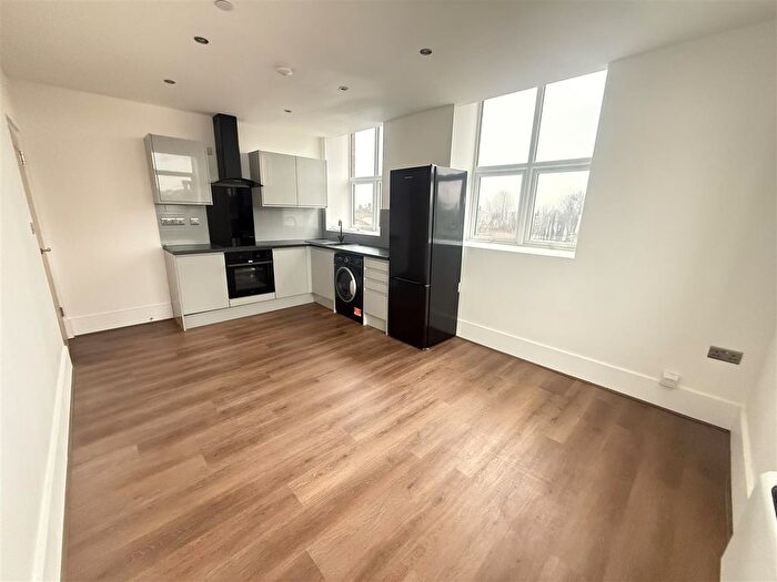 1 Bedroom Flat To Rent In Quarry Court, Morley, Leeds, LS27