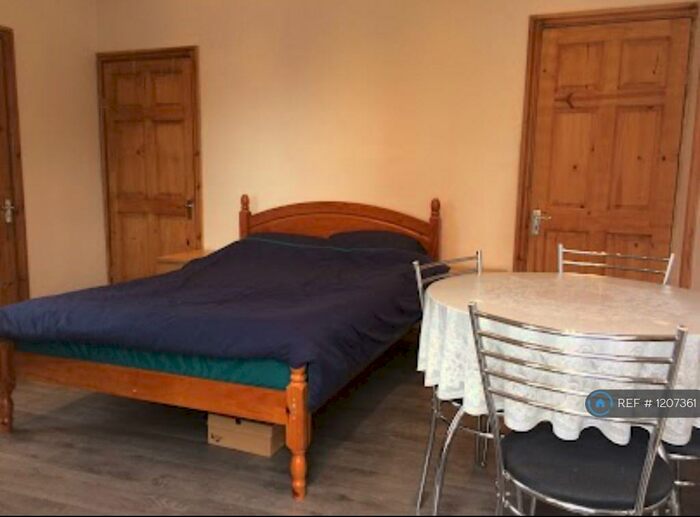 1 Bedroom Flat To Rent In Broom Lane, Manchester, M19