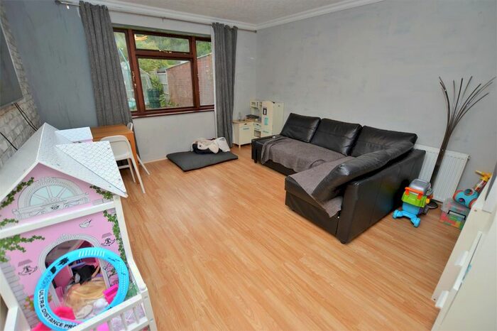 2 Bedroom Detached Bungalow For Sale In Brixham Drive, Wigston, Leicestershire, LE18