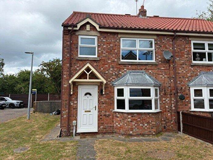 3 Bedroom Semi-Detached House To Rent In Pinfold Court, Preston, Hull, East Yorkshire, HU12