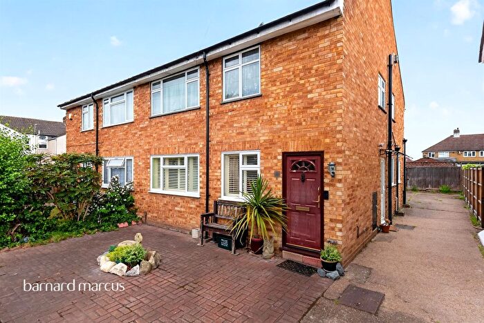 2 Bedroom Maisonette For Sale In New Road, Hanworth, Feltham, TW13