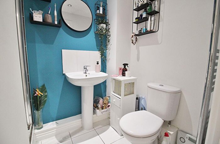 2 Bedroom Detached House For Sale In Saddleback Road, Waterlooville, PO7