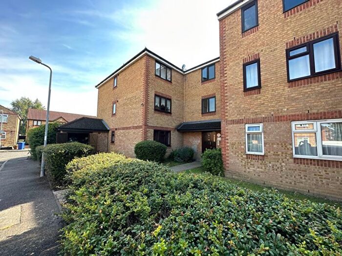 1 Bedroom Flat To Rent In Danbury Crescent, South Ockendon, RM15