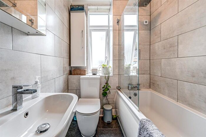 1 Bedroom Flat For Sale In Christchurch Road, Worthing, West Sussex, BN11