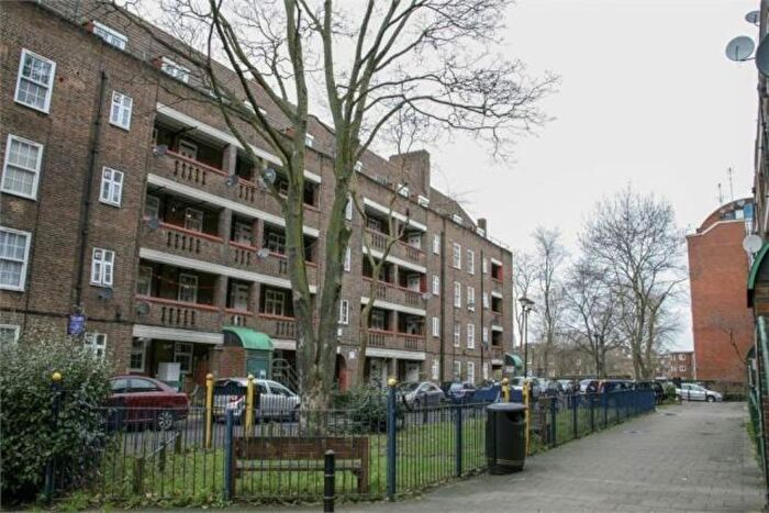 3 Bedroom Flat To Rent In Loughborough Estate, London, SW9