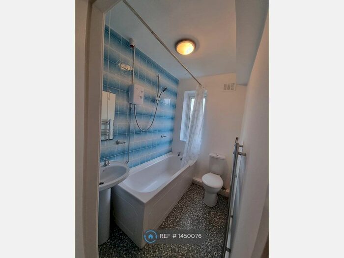 2 Bedroom Flat To Rent In Jubilee Road, Gosforth, Newcastle Upon Tyne, NE3