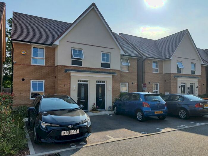 3 Bedroom Semi-Detached House To Rent In Bank Avenue, Dunstable, LU6