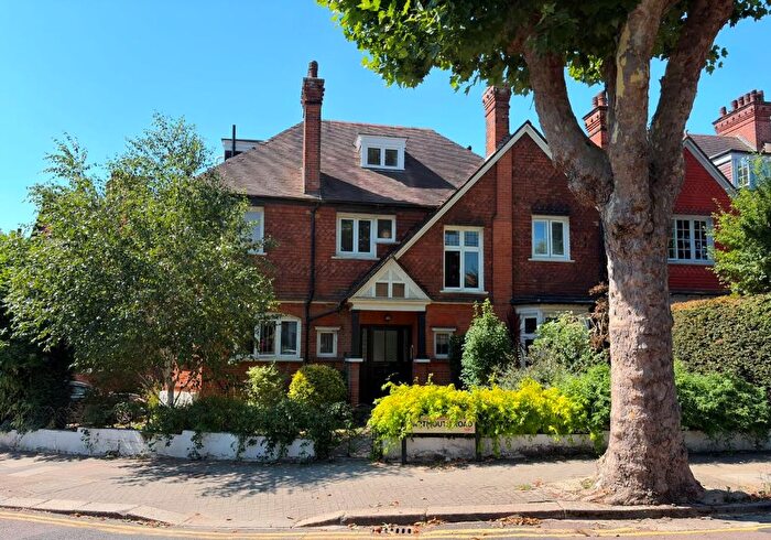 3 Bedroom Flat For Sale In Flat B, Dartmouth Road, Kilburn, London, NW2