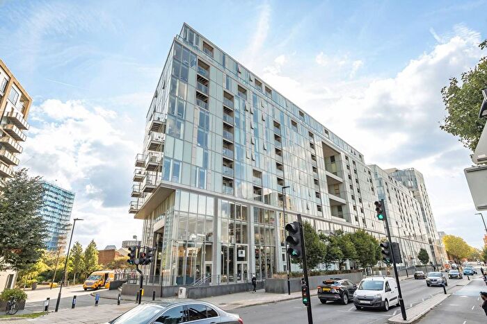 3 Bedroom Flat To Rent In Laban Walk, Deptford, London, SE8