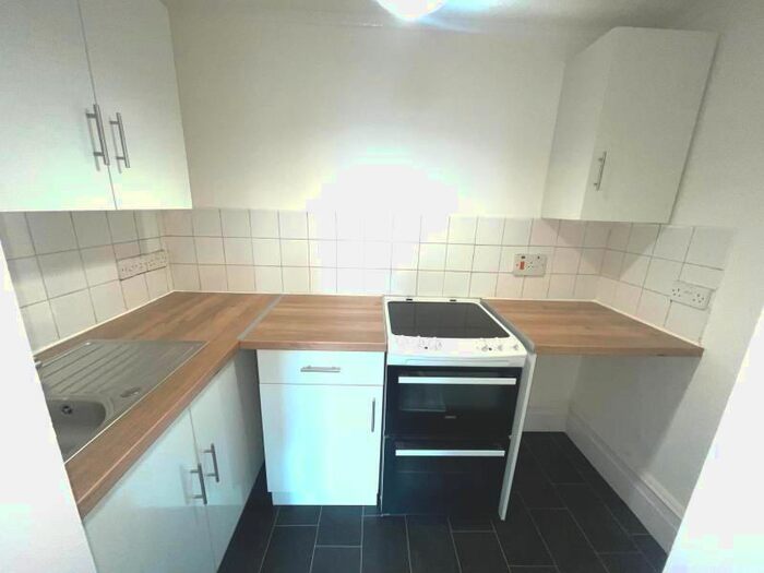 1 Bedroom Flat To Rent In Carlton Road, Bournemouth, BH1