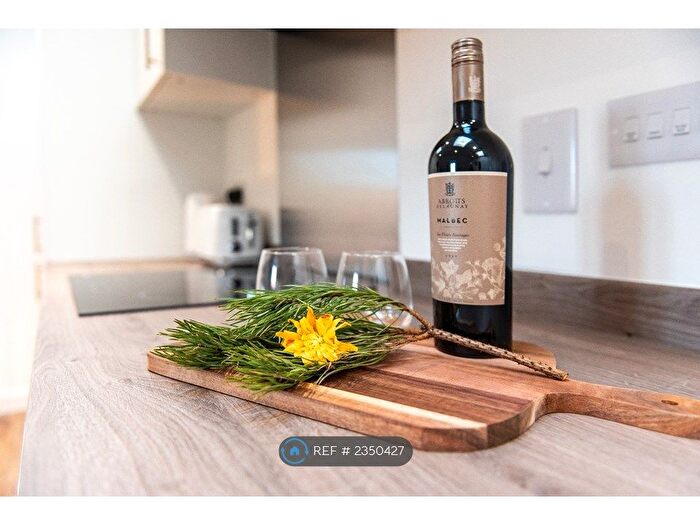 1 Bedroom Flat To Rent In Oriel House, Northampton, NN1