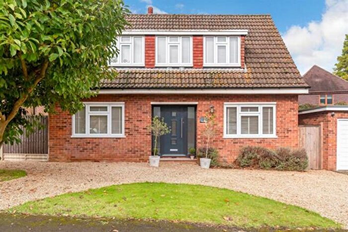 3 Bedroom Chalet For Sale In Cheshunt Close, Meopham, Gravesend, DA13