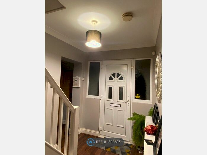 2 Bedroom Semi-Detached House To Rent In Braboune Crescent Bexleyheath, Bexleyheath, DA7