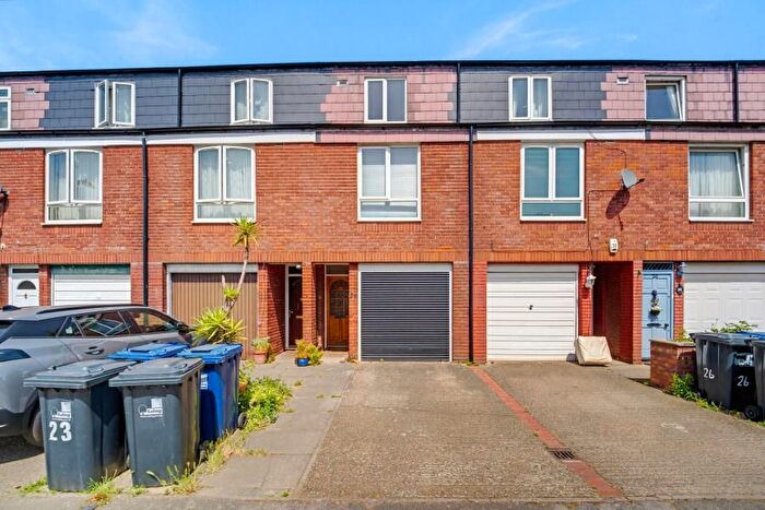 3 Bedroom Town House For Sale In Charles Road, London, W13