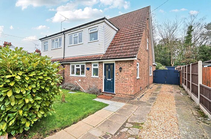 3 Bedroom Semi Detached House For Sale In Salisbury Grove, Mytchett, Camberley, GU16