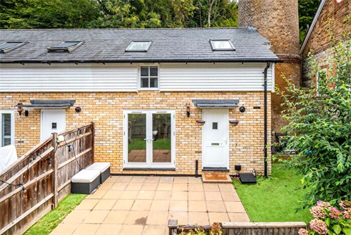 2 Bedroom End Of Terrace House For Sale In Hayle Mill Road, Maidstone, Kent, ME15