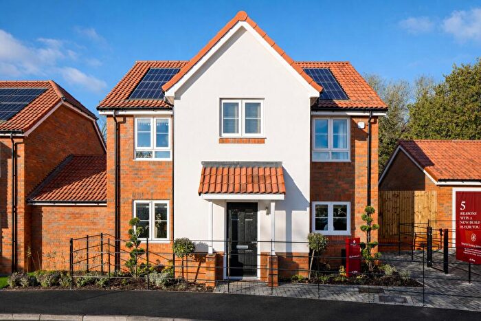 4 Bedroom Detached House For Sale In Orchard Gardens, Park Street, AL2