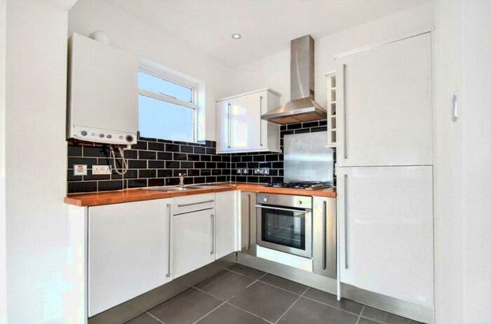1 Bedroom Apartment To Rent In Cyprus Road, Finchley, N3