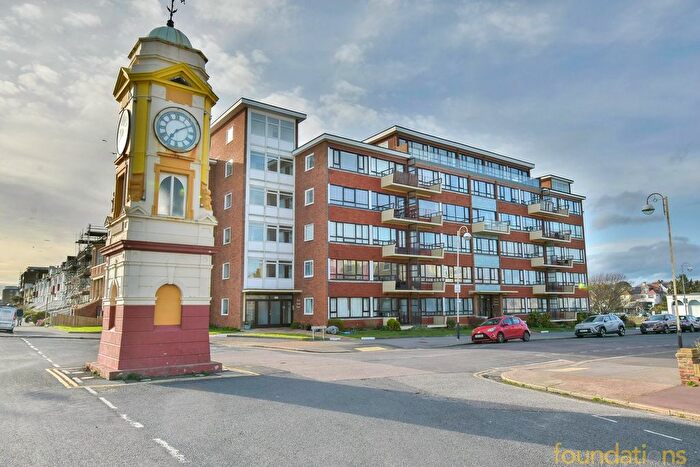 2 Bedroom Flat For Sale In Park Avenue, Bexhill-On-Sea, TN39
